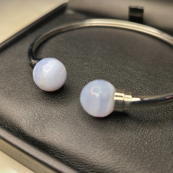 SAVVY CIE JEWELS Flexible Blue Lace Agate Cuff Bracelet, NWOT - Picture 6 of 9